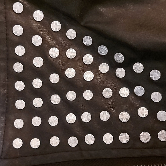 Studded leather biker vest - Picture 6 of 8